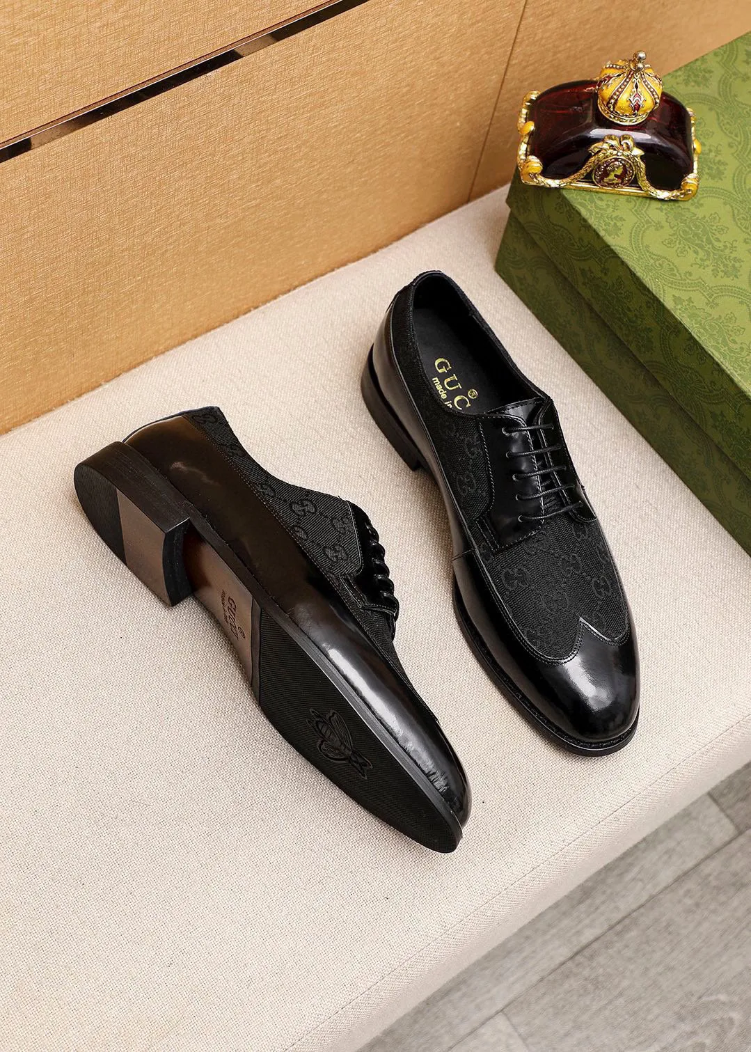 Men's shoes 💰460 💐 Product trademark: GUCCI "Gucci" business leather shoes Regular size: 38-44 (45🉑️customized) Product materials: Selected imported first-layer open-edge beaded cowhide leather upper, imported water-dyed cowhide leather lining. Strong three-dimensional visual effect, combined outsole Color: 2⃣️colors available